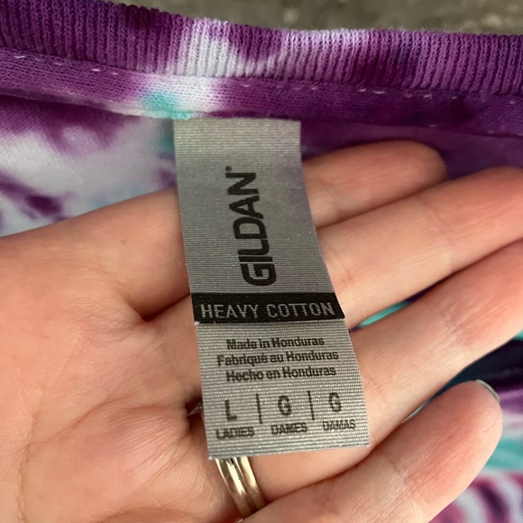 Gildan cotton women’s v neck custom tie dyed cotton t-shirt in various sizes - Picture 5 of 5